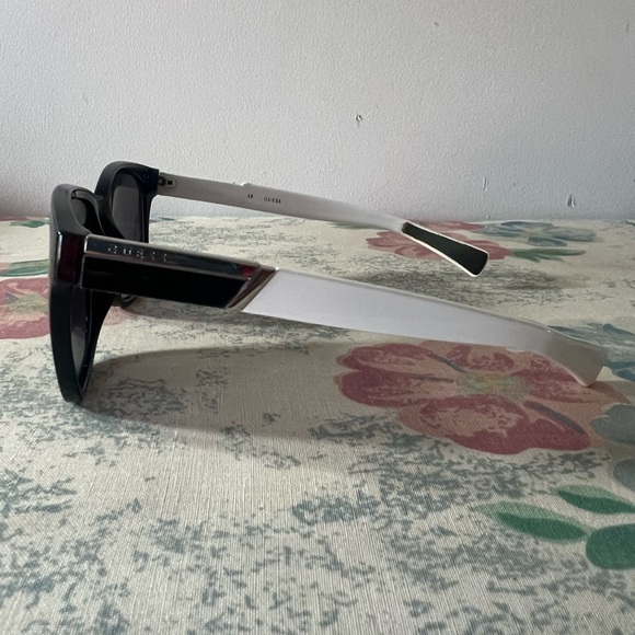 Guess Sunglasses - Picture 2 of 9